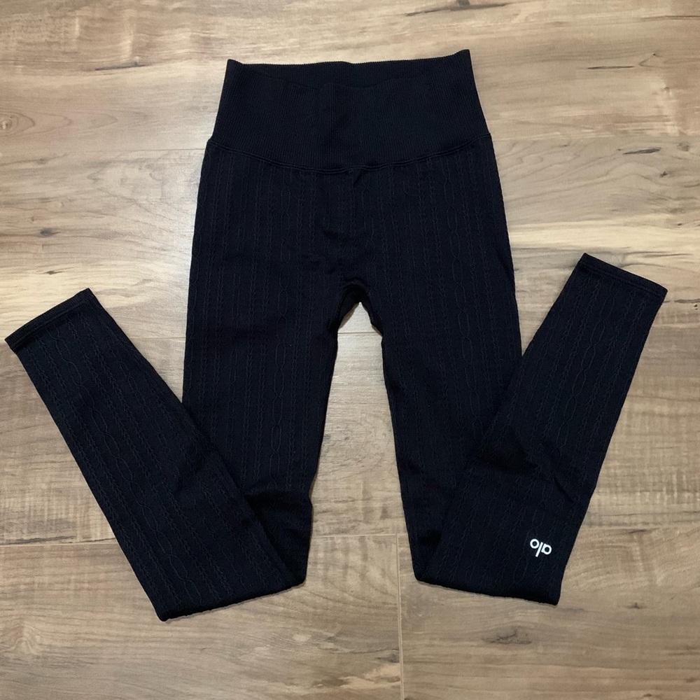 ALO YOGA women’s ribbed leggings in black!